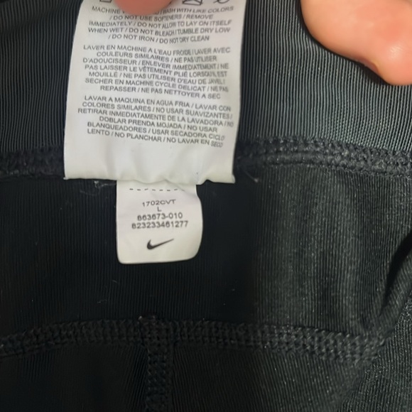 Nike large capris - Picture 2 of 3